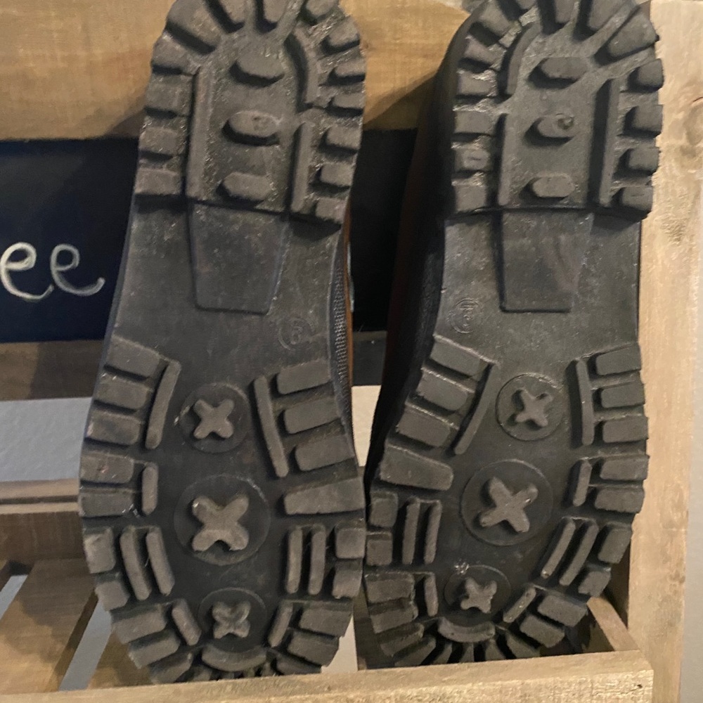 Shoes - Picture 5 of 5